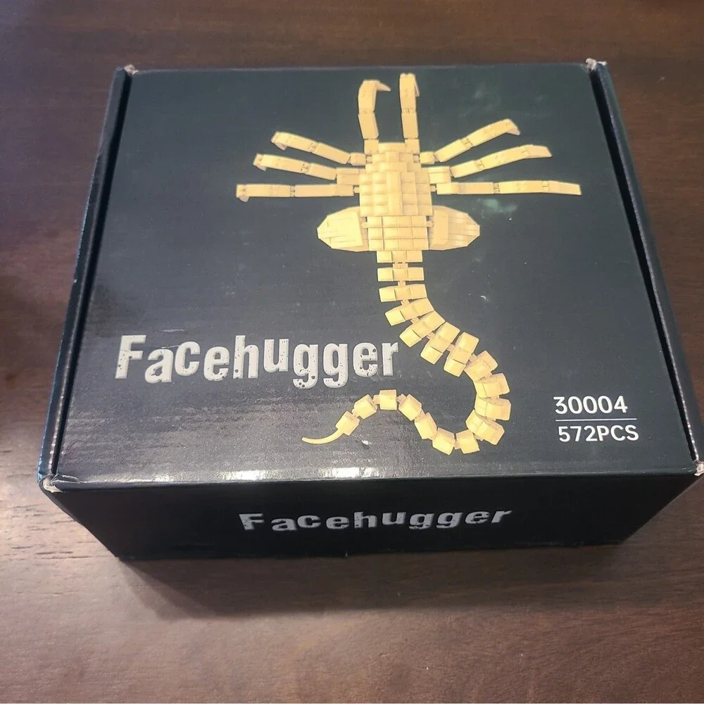 Facehugger Alien Building Blocks Set 216pcs Model 30012 Display Stand, Boxed 14+